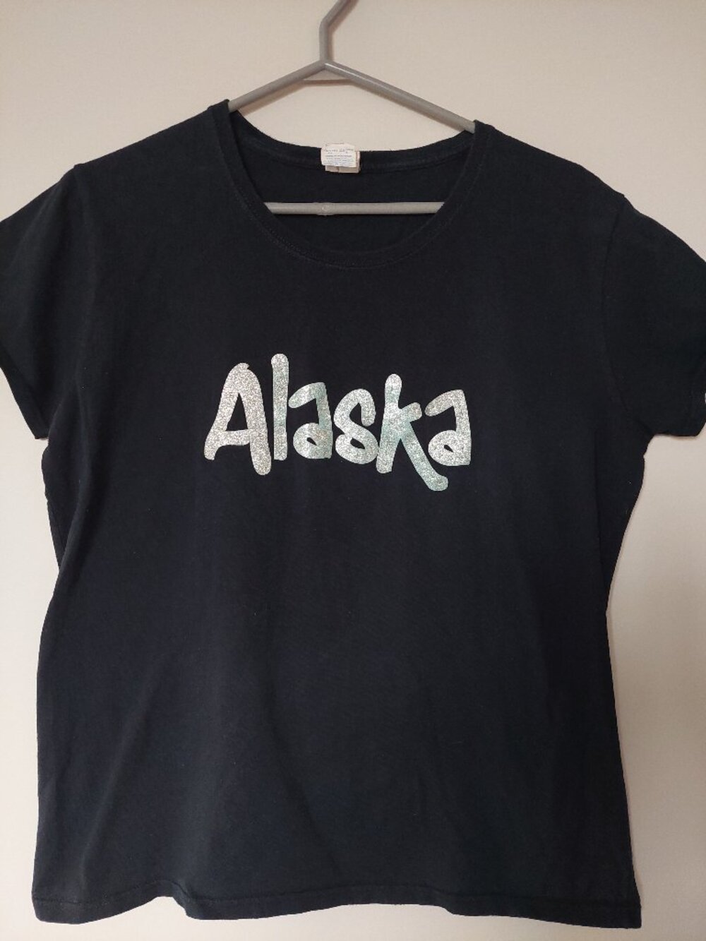 Gildan Women's Size XL "Alaska" glittery silver graphic t-shirt